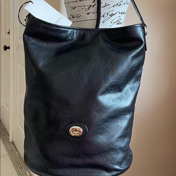 GUCCI BUCKET SHOULDER PURSE - Picture 2 of 16